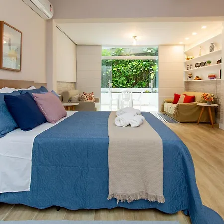 Maravilhoso Loft Em Copacabana A 150 Metros Da Praia Com Um Varandao Em Meio Ao Verde.